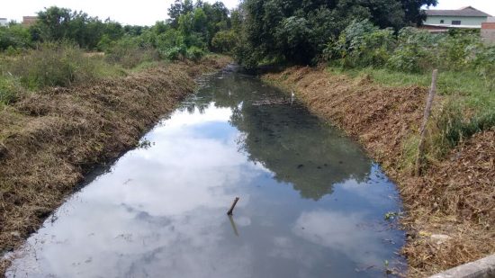 Limpeza do Rio Una em Anchieta - Prefeitura de Anchieta realiza limpeza no Rio Una para impedir proliferação de mosquitos