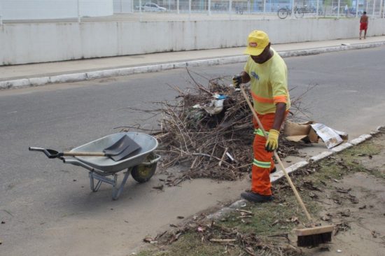 Codeg2 - Codeg realiza mutirão de limpeza em Muquiçaba