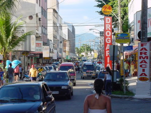 Avenida Roberto Calmon é uma das que estarão com lojas abertas. Foto de arquivo.