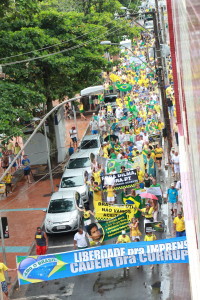 IMG 9576 e1457888987538 - Manifestantes pedem "Fora Dilma" em Guarapari