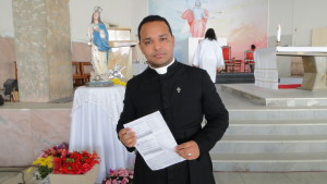 PADRE Gudialace, administrador da paróquia Nossa Senhora da Conceição.