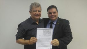 O prefeito Orly Gomes e o Diretor Geral do Detran, Romeu Scheibe Neto assinaram o convênio. 