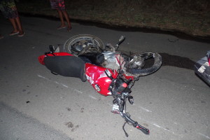 A moto era do pai do adolescente e ficou destruída. Foto: João Thomazelli/Folha da Cidade