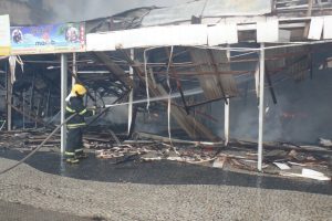 SAM 7459 Medium - Bandes abre linha de crédito para comerciantes da feira destruída por incêndio em Guarapari