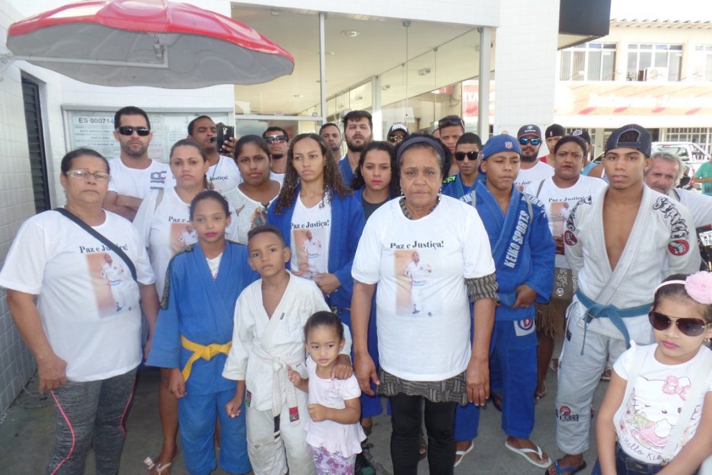 SAM 7611 Medium - Manifestação em Guarapari contra soltura de assassino confesso de professor de jiu-jitsu