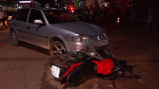 acidente 2 - Motociclista bate em carro e morre em Guarapari