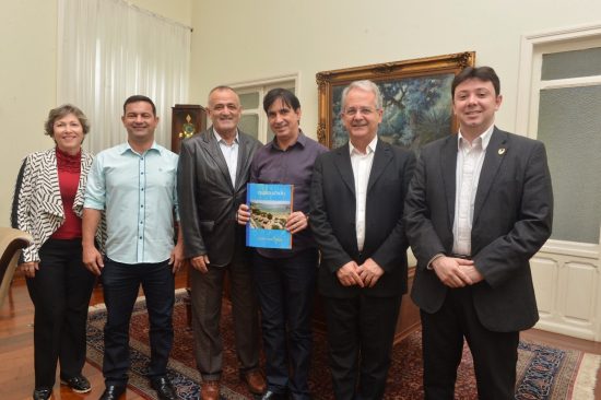 politicos - Pauta de reunião entre lideranças políticas trata sobre navios cruzeiros em Guarapari