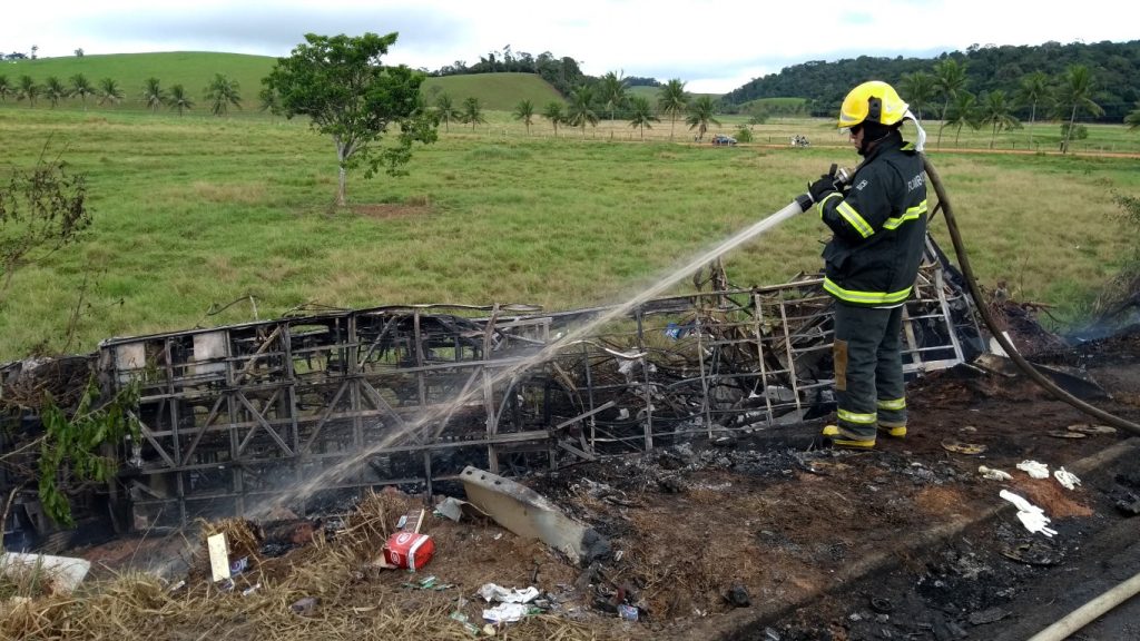 PRF confirma 21 mortos na tragédia da BR-101 em Guarapari
