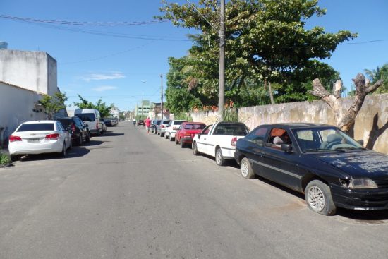 Moradores com medo dos roubos de peças de carro no entorno da delegacia de Guarapari