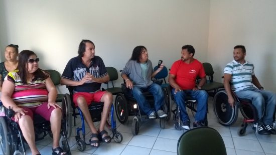 IMG 20170718 143139353 Medium - Cadeirantes fazem protesto por falta de material na Secretaria de Saúde em Guarapari