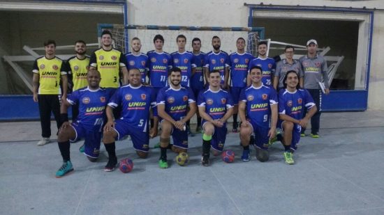 Equipe de handebol de Guarapari participa de campeonato internacional após 4 anos longe das quadras