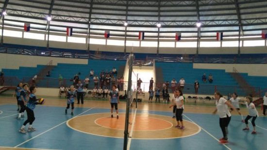 Atletas da terceira idade de Guarapari participam de amistoso de voleibol adaptado