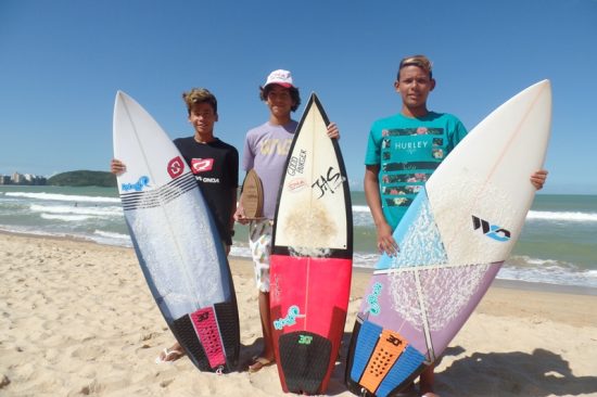 1 - Meninos prodígios do surf em Guarapari estão de olho no futuro