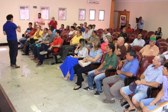 reuniao feirantes - Depois de reunião, feirantes concordam com mudança no horário das feiras em Guarapari