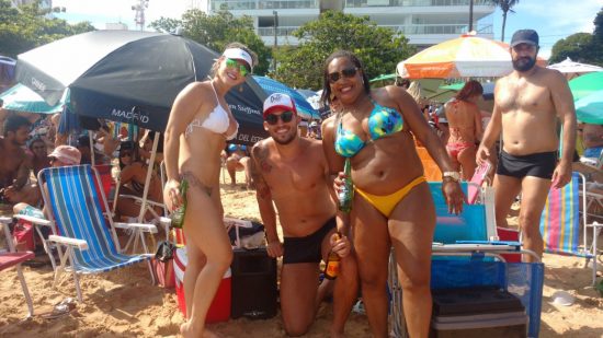 bacutia som 3 - Caixas de som nas praias da Enseada Azul: uma mistura de diversão e incômodo entre turistas