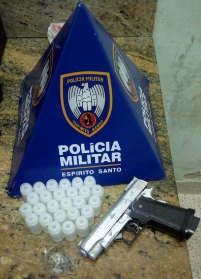 36 frascos de loló e simulacro 2 - Fim de semana: suspeitos detidos, armas e drogas apreendidas pela PM em Guarapari