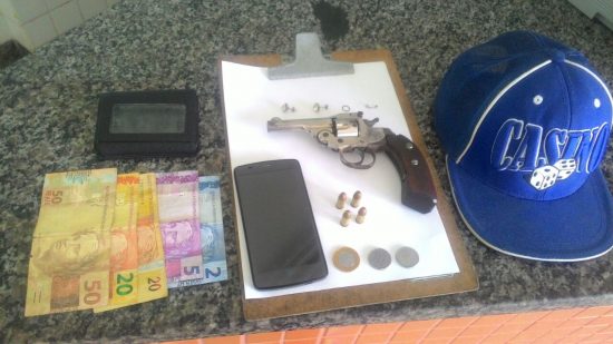 Revolver .32 Praia do Morro - Fim de semana: suspeitos detidos, armas e drogas apreendidas pela PM em Guarapari