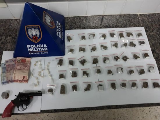 WhatsApp Image 2018 07 18 at 00.53.27 - Polícia apreende arma, drogas e identifica foragido em Guarapari