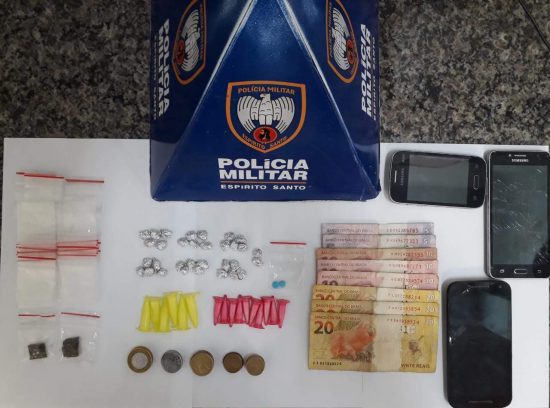 policiadrogas1 - Dois homens e um adolescente foram detidos com drogas em Guarapari