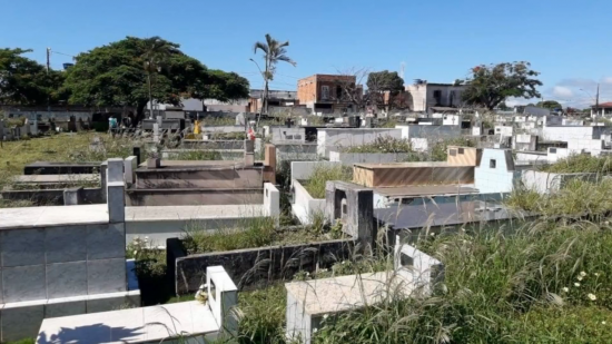 Cemitério Coroado 2 - Morador reclama que Cemitério São Tobias em Guarapari está abandonado