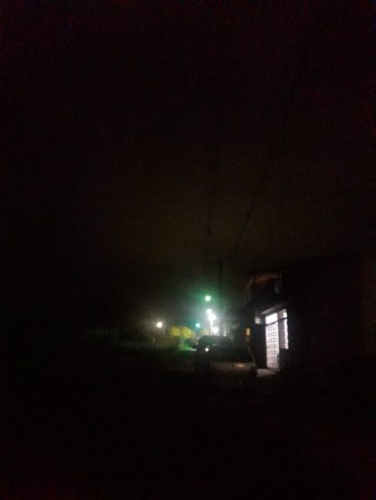 Sem luz - Morador de Guarapari se queixa da falta de luz no bairro Elza Nader