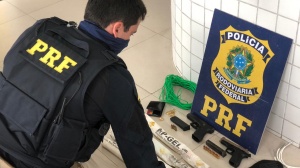 prf - PRF apreende artefatos explosivos, pistolas e prende dois homens em Guarapari