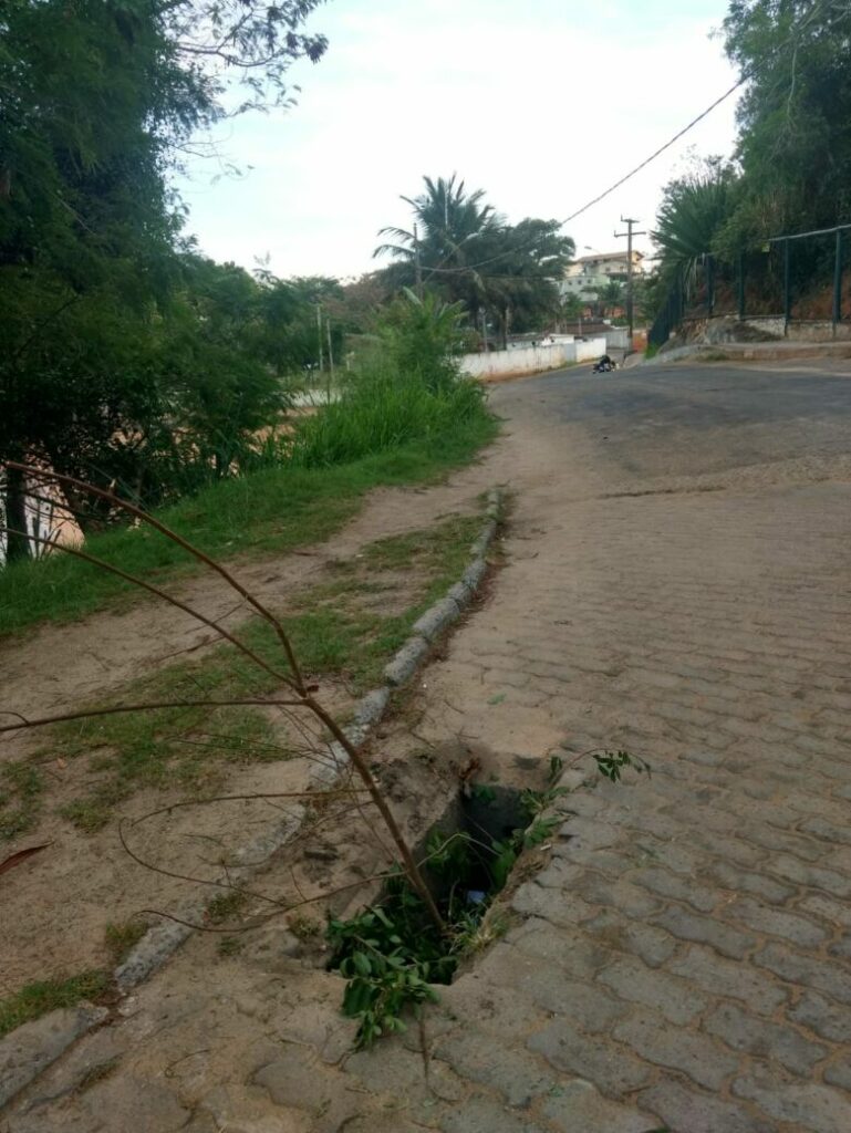 Bueiro Setiba5 - Moradores de Guarapari relatam furtos de tampas de bueiros em Setiba