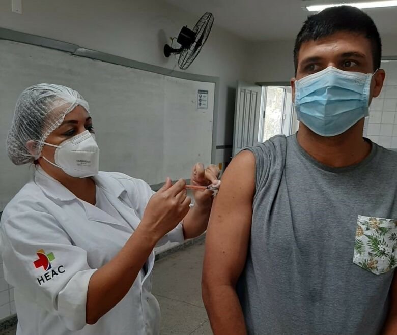 vacinas covid 2021 07 03 - Espírito Santo recebe neste sábado (03) mais de 100 mil doses de vacinas contra Covid-19