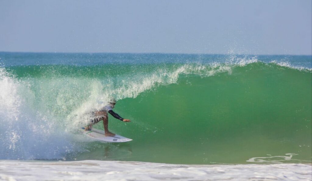 Surfista Guilherme Anchieta 3 - Jovem de Anchieta é o único capixaba convocado para treinamento da Seleção Brasileira de Surfe
