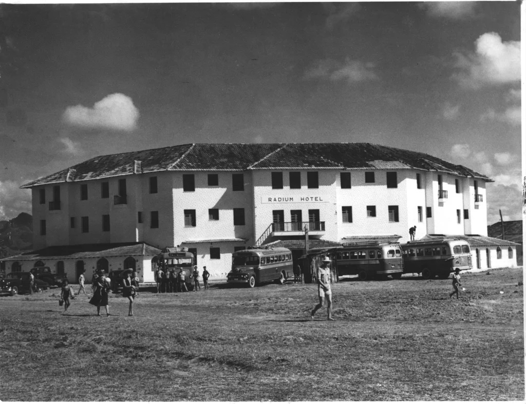 Radium Hotel Decada de 50 1 - Faz Guarapari ser o que é: conheça monumentos históricos que moldaram a cidade