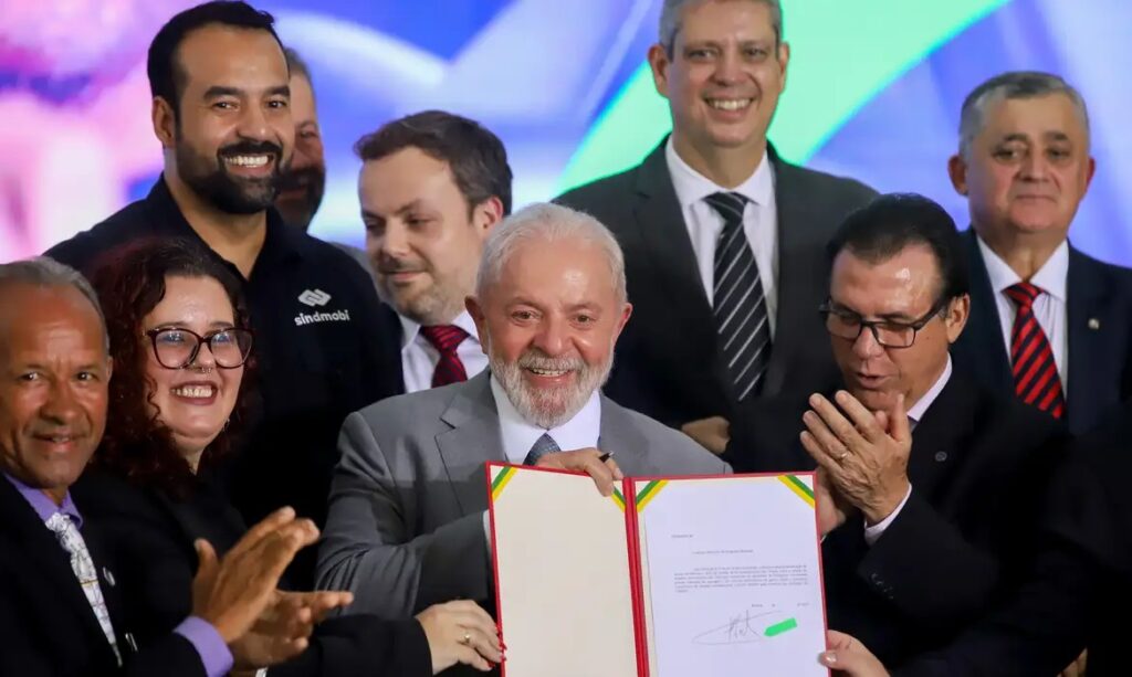 img 5528 - Lula assina projeto que regula atividade de motoristas de aplicativo
