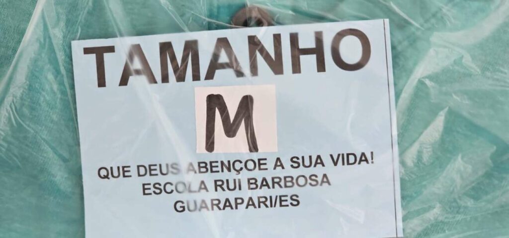 doacoes RB 3 - Escola de Guarapari finaliza campanha e entrega centenas de doações para afetados por chuvas em Mimoso do Sul