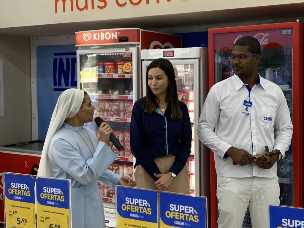 Irma Andreane Alves Vanessa Nunes e Diogenes Morais - Farmácia Indiana inaugura primeira loja em Guarapari