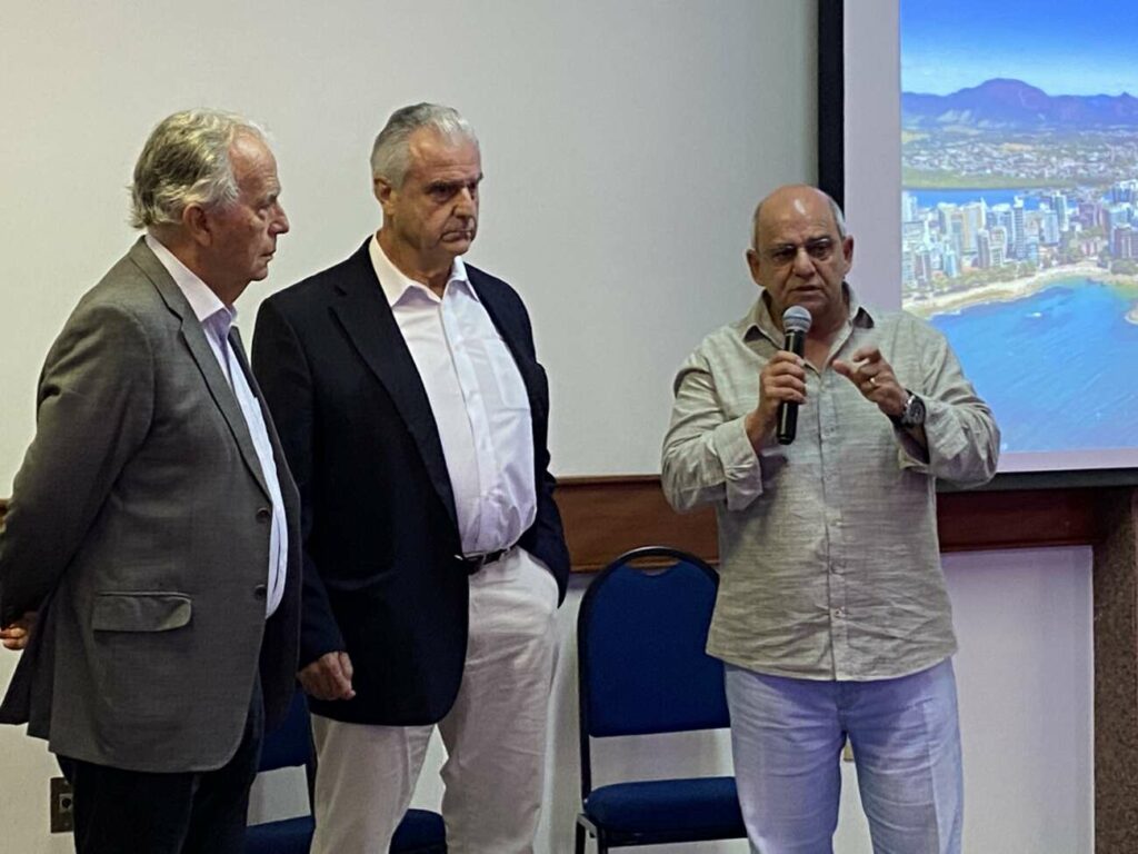 Durval Ernesto e Coutinho - Palestras sobre a importância do associativismo marcam mais um encontro da Associação Guarapari em Ação