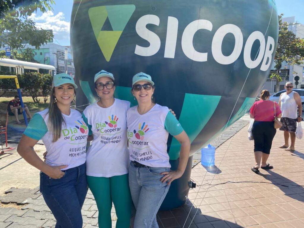 Rubiana Marchesi Karina Orlandi e Conera Pessin ger ag Guarapari - Dia C do Sicoob Sul Litorâneo leva diversão e saúde para população de Guarapari