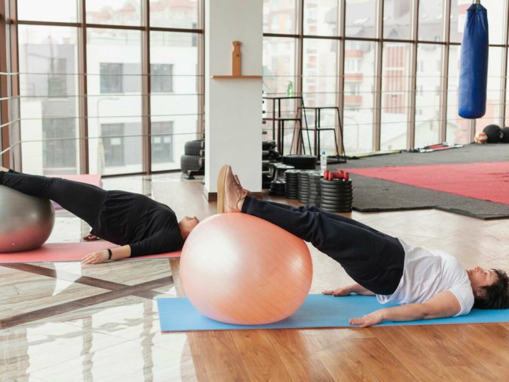 Pilates - Coluna Dom Antônio: Benefícios do pilates e fisioterapia para as pessoas da terceira idade