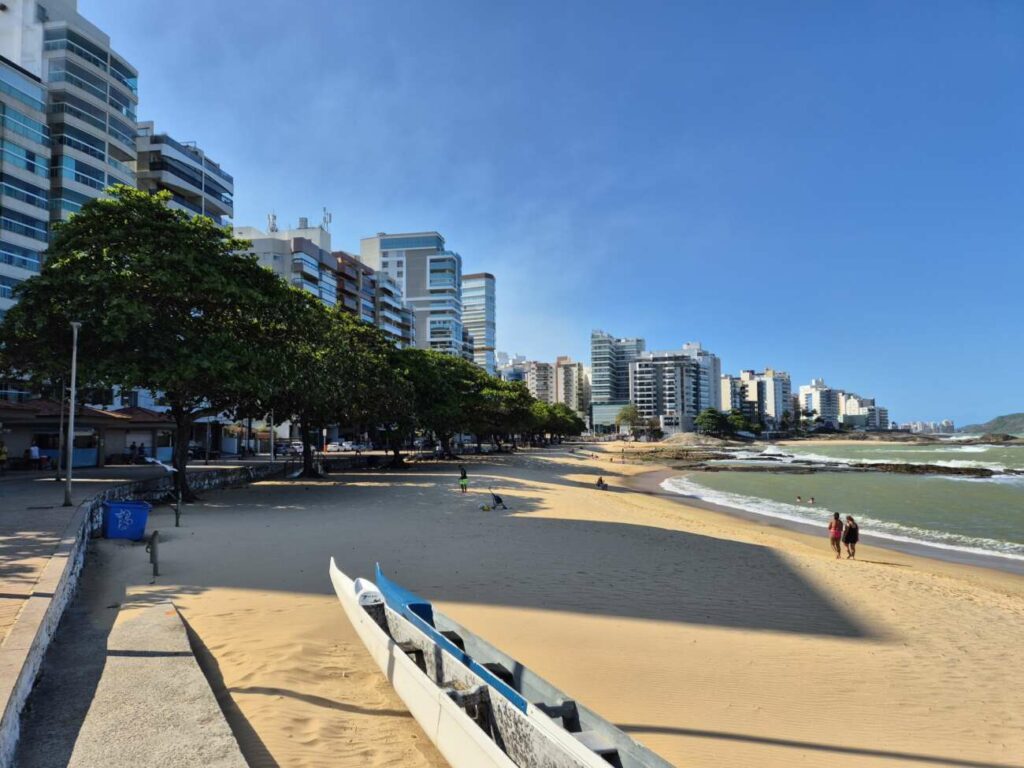 Praia das Castanheiras 3 - Coluna Dom Antônio: Praia das Castanheiras, a mais bela e modelo de todo o Espírito Santo