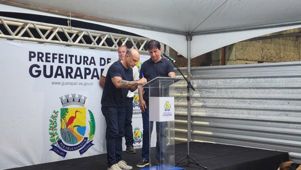 edson e fabricius os pracas - Feira Hippie de Guarapari voltará para a Praça Trajano Lino Gonçalves após reforma, diz prefeito