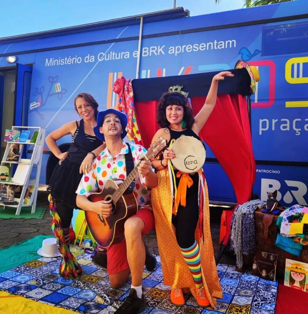 trupe maratimba imagem - Companhia teatral leva diversão às crianças nas praças de Guarapari