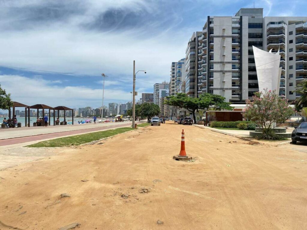 Av. Beira Mar obras 1 - Estacionamento proibido e desvios no trânsito marcam nova fase das obras na Praia do Morro