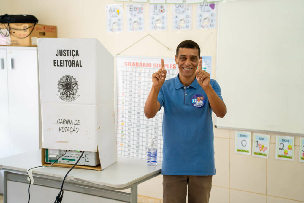 FOT09429 - Eleições 2024: movimento tranquilo e votos de candidatos marcam manhã deste domingo (06) em Guarapari