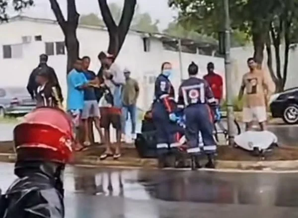 motociclista colide com canteiro em guarapari - Motorista da Secretaria de Educação de Guarapari morre em acidente de moto