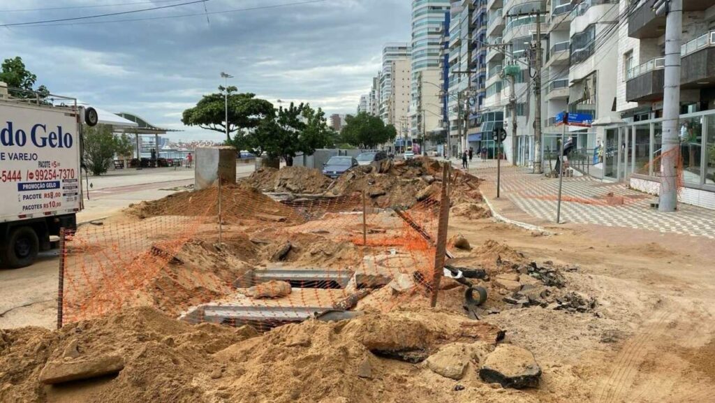 1Obra na Praia do Morro 08 11 1 - Comerciantes da Praia do Morro reclamam de queda nas vendas devido a obras de macrodrenagem