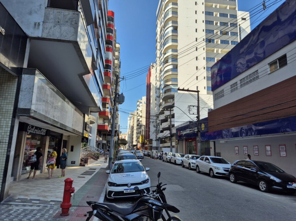 Av. joaquim da silva lima 2024 - Verão em Guarapari: comércio aposta em vagas temporárias para aquecer o mercado de trabalho