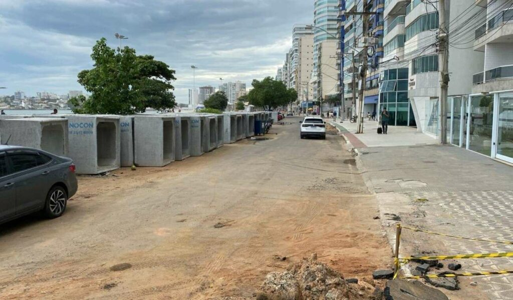 Esquina Saint Tropez Obra na Praia do Morro 08 11 1 - Comerciantes da Praia do Morro reclamam de queda nas vendas devido a obras de macrodrenagem