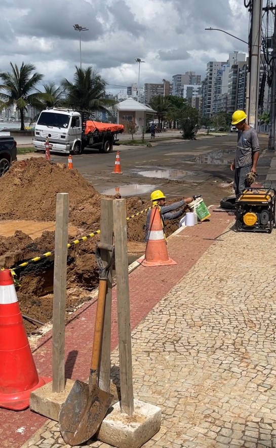 Imagem do WhatsApp de 2024 11 06 as 09.52.06 c12811e4 - Vazamento de água na Praia do Morro gera divergência entre Prefeitura de Guarapari e Cesan