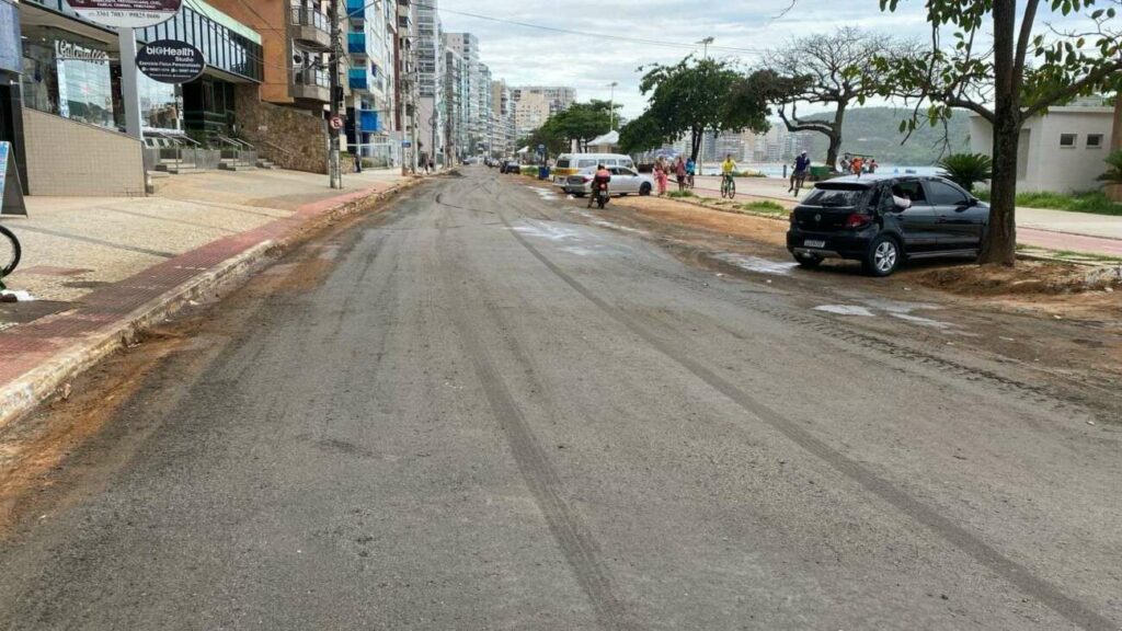 Pavimentaca paliativa Hotel 4 estacoes Obra na Praia do Morro 08 11 1 - Comerciantes da Praia do Morro reclamam de queda nas vendas devido a obras de macrodrenagem