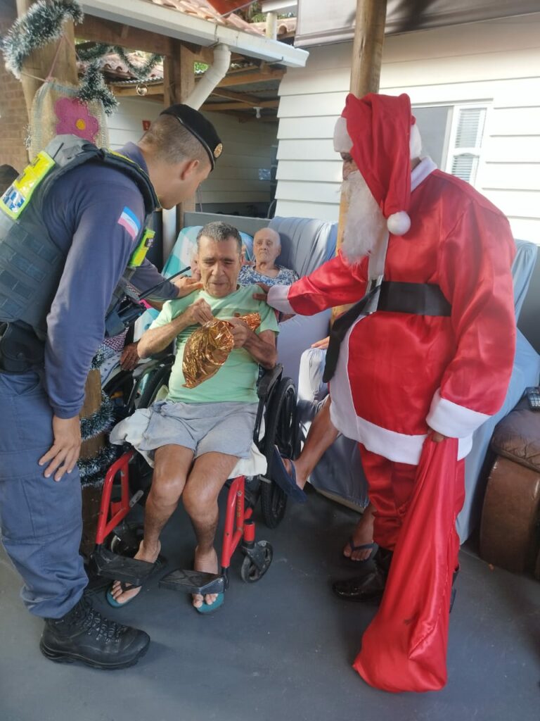 WhatsApp Image 2024 11 12 at 14.23.58 - Polícia Militar apoia campanha de Natal ‘Adote um Idoso’ e recolhe doações em Guarapari