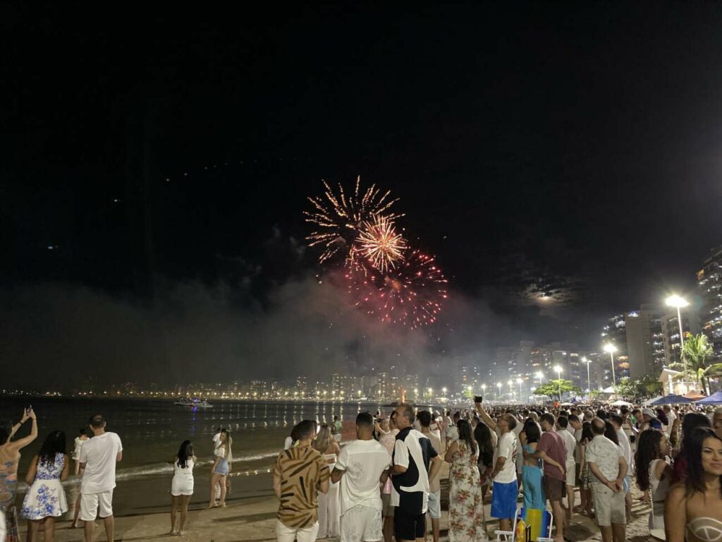 20230101 030219187 iOS - Guarapari espera quase 1 milhão de pessoas para o Réveillon; veja os locais com queima de fogos