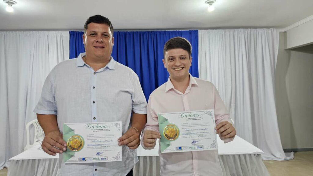 Diplomados 2 - Prefeito eleito de Alfredo Chaves, Hugo Luiz Meneghel, é diplomado em cerimônia oficial